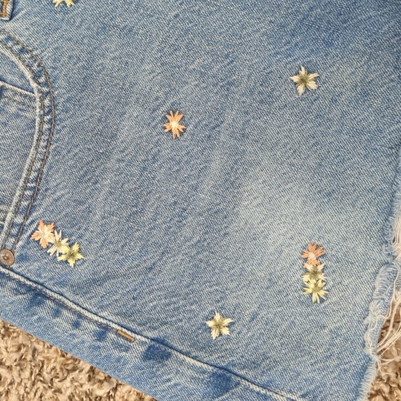 American Eagle bue floral embroidered high rise denim cut off mom shorts - Picture 2 of 11
